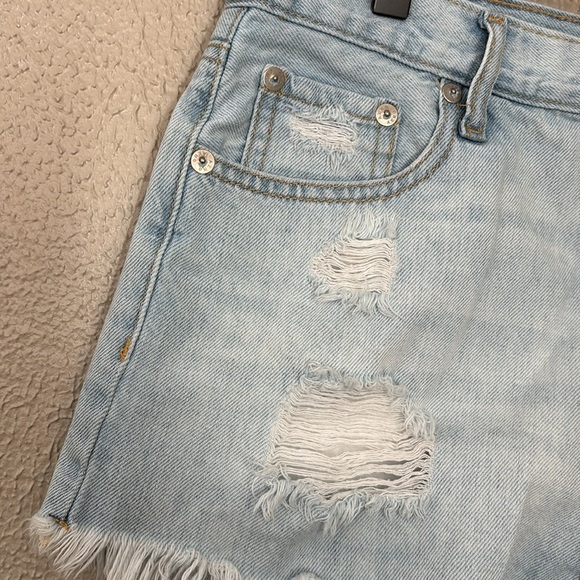 Aero women’s shorts mom short high waisted light wash distressed size 8 - Picture 3 of 7